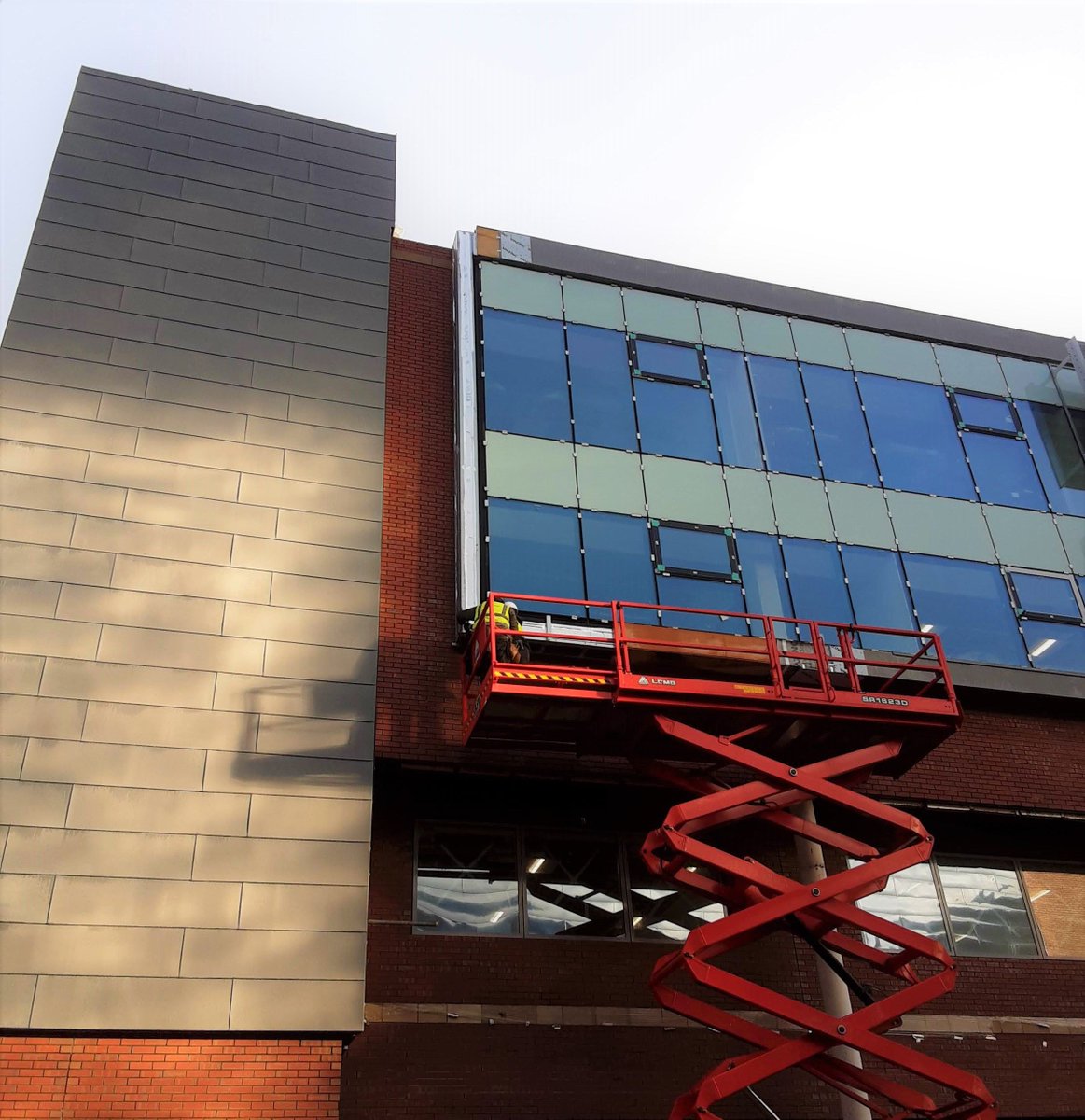 LongworthFacade's tweet photo. Our traditional metals department have had a busy start to 2021. Here is a progress shot of Bolton 6th Form College where our operatives are installing a VM Quartz zinc facade and window surrounds. Materials supplied by ALM.
#longworth #alm #vmzincuk #vmquartz #teamlongworth https://t.co/Cwvkp9gMDJ