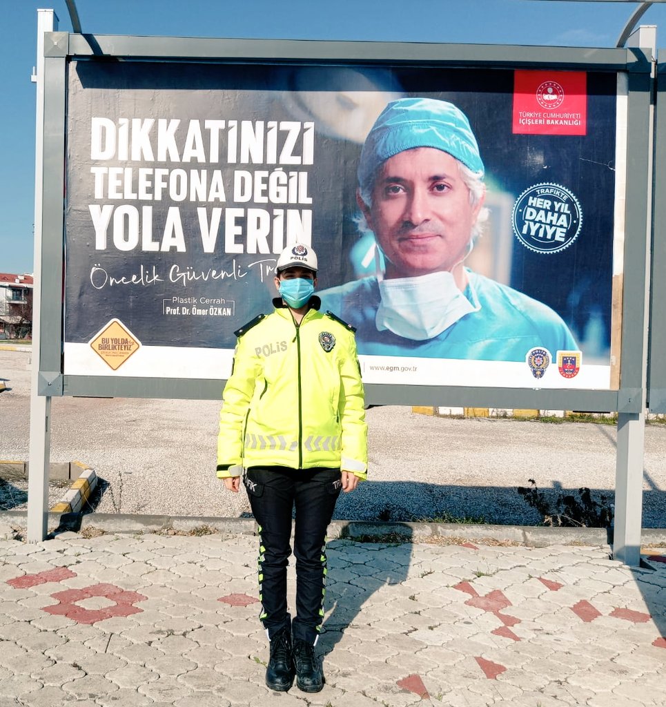 Trafikte dikkatini yoldan ayırma..
"Öncelik, güvenli trafik"👍

Trafik Medya Yüzleri 
 @ProfDrOmerOzkan

#HerYılDahaİyiye 

<a href="/TC_icisleri/">T.C. İçişleri Bakanlığı</a> <a href="/EmniyetGM/">Türk Polis Teşkilatı</a> <a href="/jandarma/">T.C. Jandarma Gn. K</a> <a href="/TrafikEgm/">EGM Trafik Başkanlığı</a> <a href="/TC_Balikesir/">Balıkesir Valiliği</a> <a href="/altieylulkymkm/">Altıeylül Kaymakamlığı</a> <a href="/KARESIKYMKM/">KARESİ KAYMAKAMLIĞI</a>
