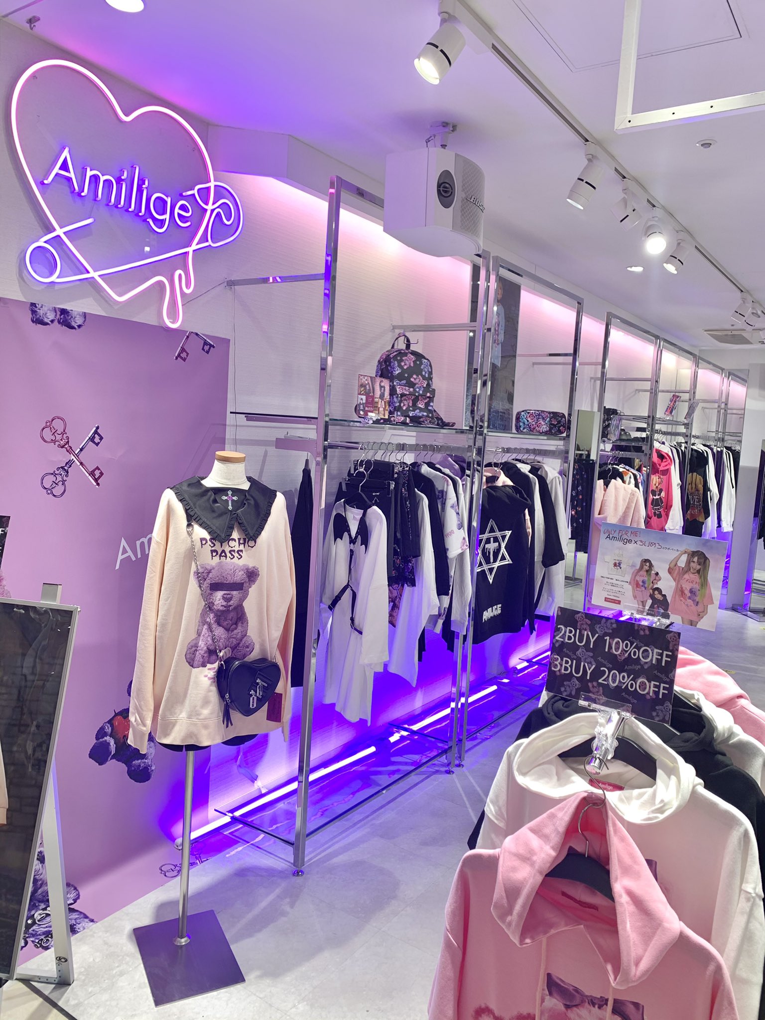 Twitter 上的 Shibuya109 5階 Amilige 病みかわいいブランドの Amilige が3 8 月 までの期間限定でopen みんなも病みかわの世界に染まっちゃえ T Co Nyeuvqcayr Twitter