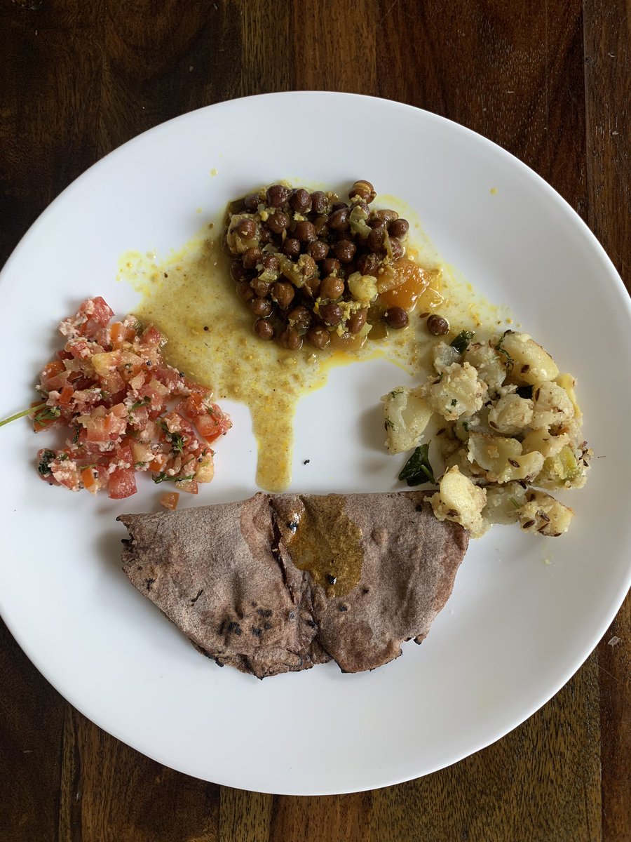 RujutaDiwekar's tweet image. 11am - 1pm is good time for lunch. If are unable to have it in that time frame due to mtgs etc, eat a banana and then have your lunch when you get free.