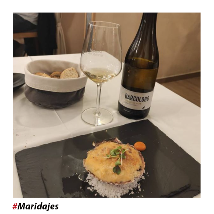 Desde tierras gallegas...
Nos llega este maridaje de vieiras rellenas con BARCOLOBO Verdejo 👌🏼