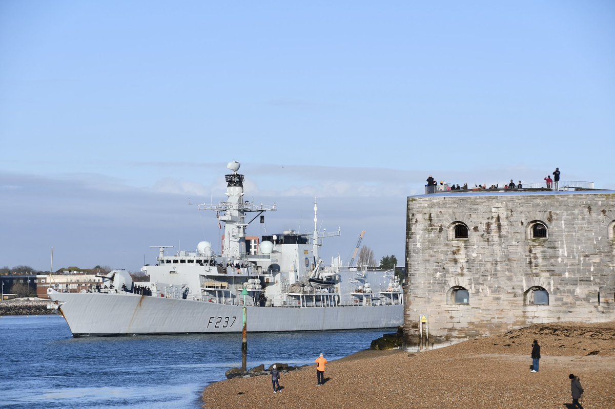 AmzJS13's tweet image. 👋 Morning @HMS_Westminster 🇬🇧 great to see you head back out to sea in the ☀️ - perfect for my #LockdownExercise @RoyalNavy @HMNBPortsmouth @qhmportsmouth @PortsmouthProud @NavyLookout @UKDefJournal @SercoGroup