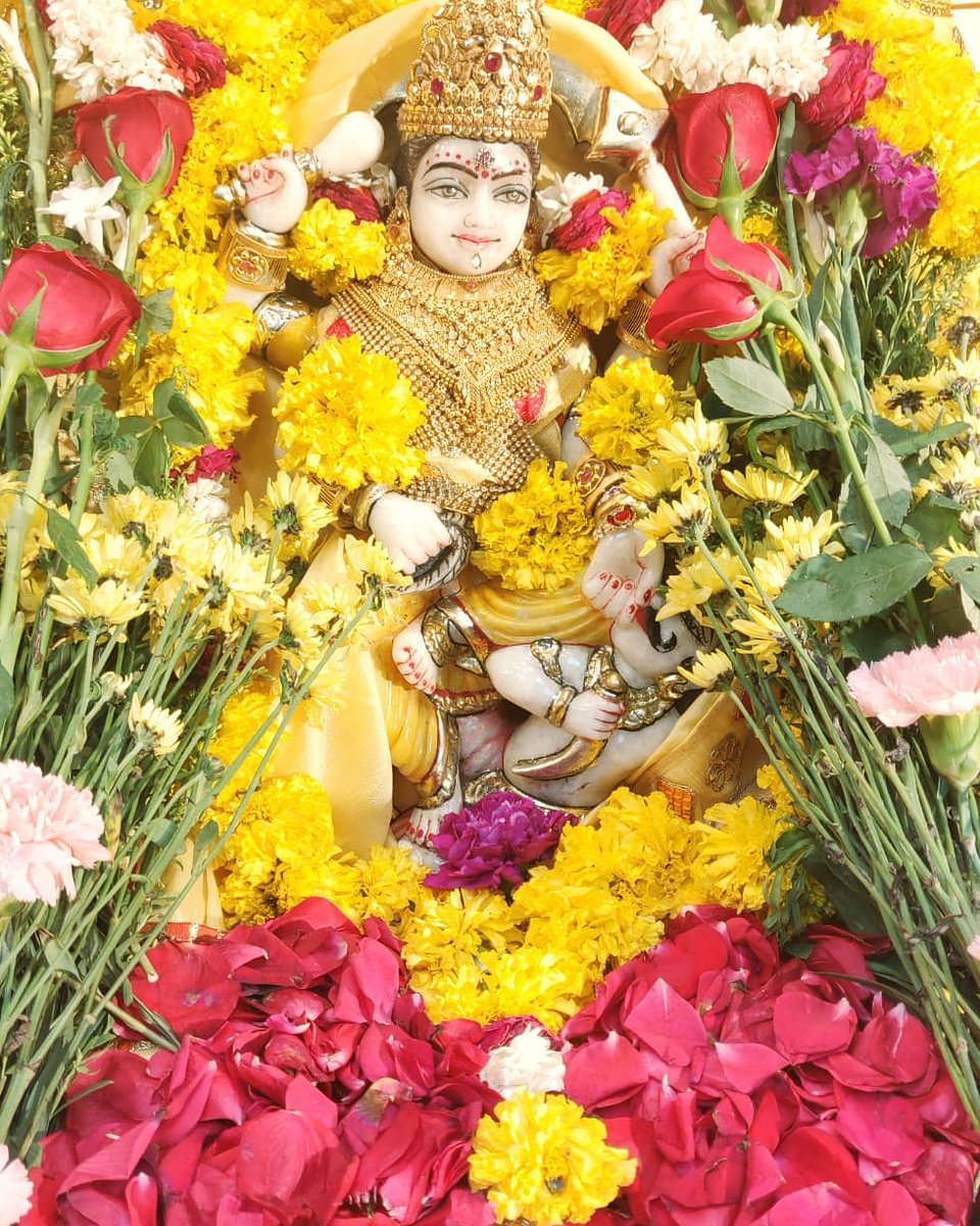 baglamukhipuja's tweet photo. माँ बगलामुखी अपने सभी भक्तों को सुख, समृद्धि एवं ऐश्वर्य प्रदान करने वाली हैं। माँ के दरबार में आया हुआ भक्त कभी भी खाली हाथ नहीं लौटता। https://t.co/njyTvKYjrH