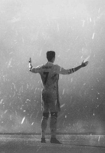 HAPPY BIRTHDAY TO THE GREATEST PLAYER OF ALL THE TIME CRISTIANO RONALDO. 