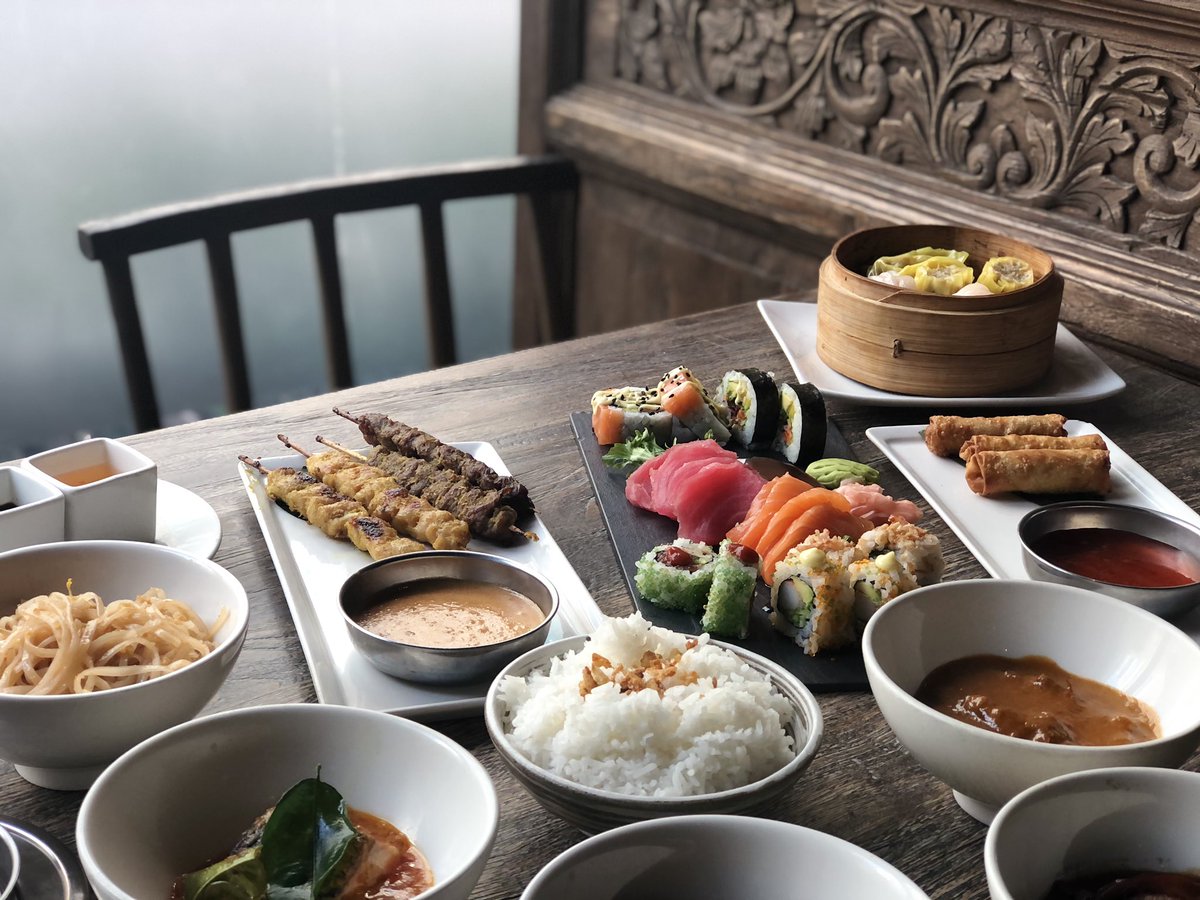 On weekends, we Brunch!

Indulge with our lavish brunch at Cho Gao and Spaccanapoli from 12pm to 4pm.

AED 195 with soft beverages

For more details, call or WhatsApp 0506123489.

#fridaybrunch #crowneplaza #crowneplazaabudhabi #chogao #chogaoabudhabi #spaccanapoli #itaian #pasta