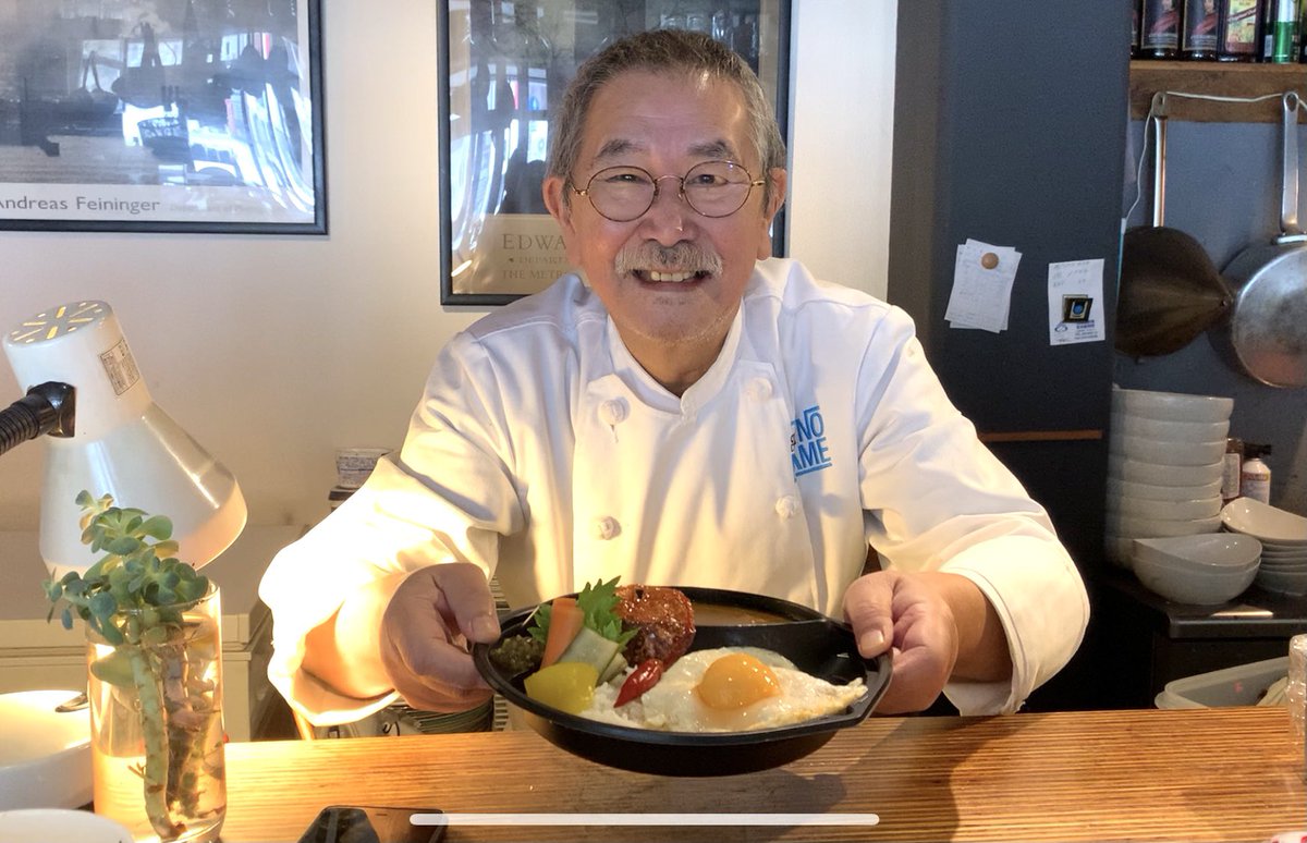 hinamethod's tweet photo. うちのパパがやっている
小樽ダイニング　ノーネーム
海猫屋のときと同じカレーなんだよな！辛いんだよな。

選択肢なし。
この辛さ一択で50年生き残ってる奇跡のカレー。

テイクアウト限定価格でさらにピクルスを添えてあるよ♪

#おうちでお店ごはん 
Tell:0134-31-1020 https://t.co/f3I6i0xwDd