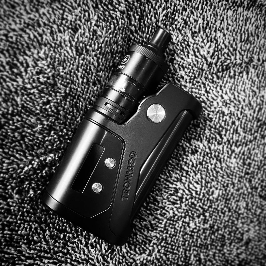 kizokutech's tweet image. Rate this high-class black&amp;amp;gunmetal 1/10.🔥🔥

👉Follow @kizokutech for more DIY vape gears.⁣⁣⁣⁣⁣⁣⁣⁣⁣⁣⁣⁣⁣⁣⁣⁣⁣⁣⁣⁣⁣
Thanks @moahatab on IG for the amazing shot.
_⁣⁣⁣⁣⁣⁣⁣⁣⁣⁣⁣⁣⁣⁣⁣⁣⁣⁣⁣⁣⁣
#KizokuTechmod #Techmod #SidebySideMod #vaper #vapelove