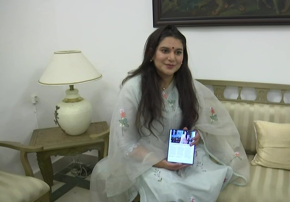 Lucknow based lawyer Poulomi Shukla features in Forbes' 'India 30 under 30, 2021 list' for her work in educating orphans <a href="/NewIndianXpress/">The New Indian Express</a>
<a href="/TheMornStandard/">TheMorningStandard</a>