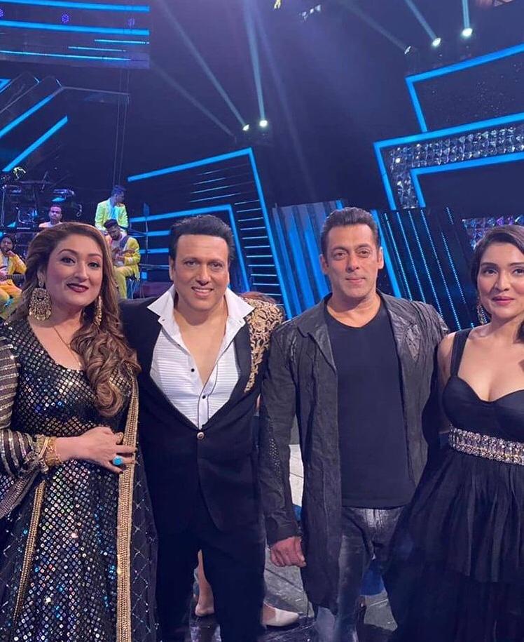 #SalmanKhan with #Govinda & family at #IndianProMusicLeague yesterday.. @ZeeTV