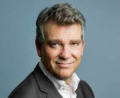 tcabarrus's tweet photo. #ArnaudMontebourg pense avoir trouvé le chemin qui mène tout droit à l'#Elysee: "Il faut battre #EmmanuelMacron au premier tour et Marine #LePen au second tour." Et vice versa 😂 (#LeFigaro) https://t.co/mMeLXMptE1