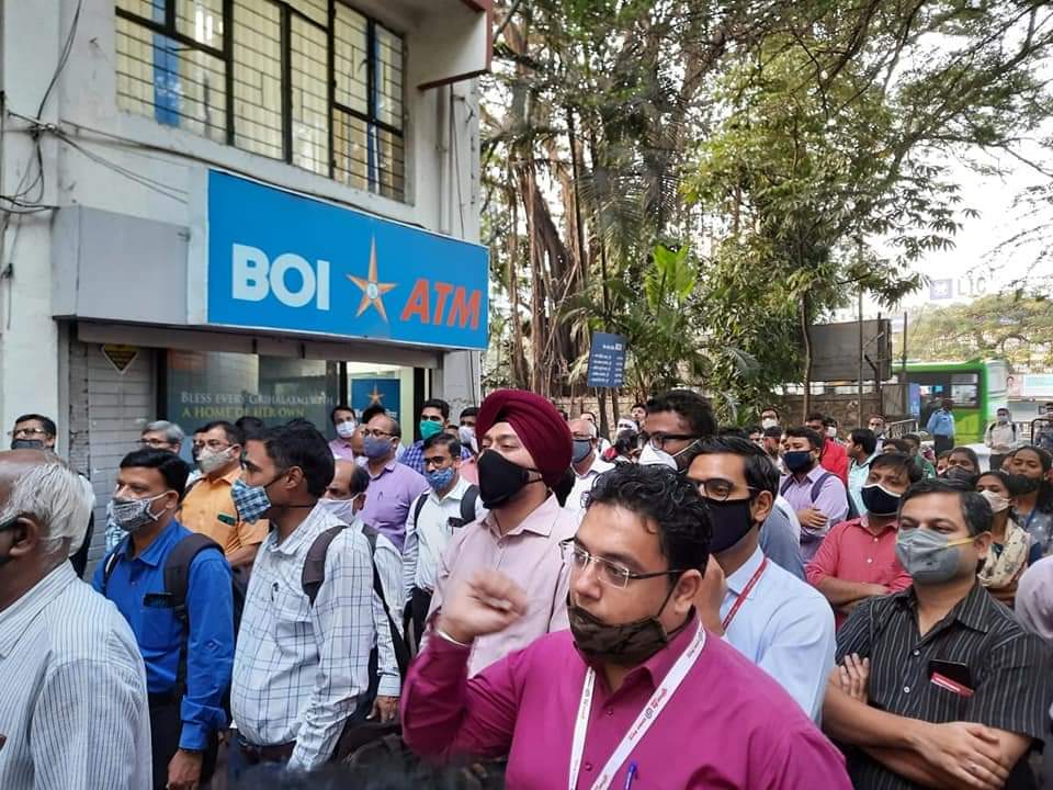 8MahendraSingh's tweet photo. @INCIndia @saikia_anirudha #BankersProtest https://t.co/hBhIsWD8tS