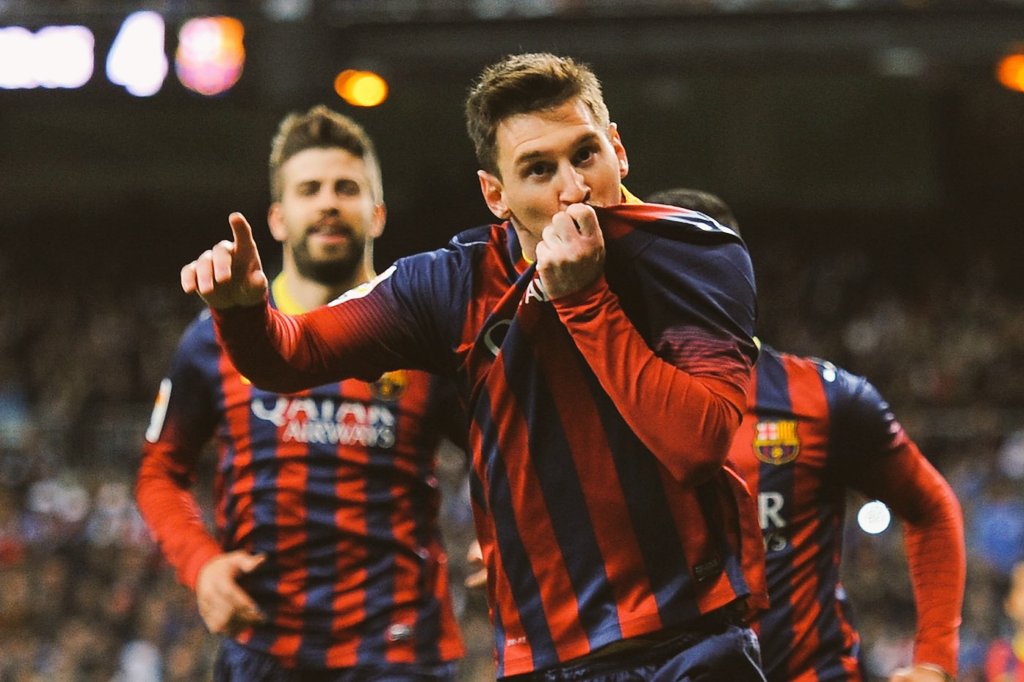 7. Real Madrid 3-4 Barcelona (LaLiga, 2014)Madrid were ahead very early in the game courtesy of a Benzema double. Both Barca and Madrid were a bit shaky in defense. Just before the break, Messi equalized. Ronaldo scored in the 2nd half and Messi scored 2 more penalties.