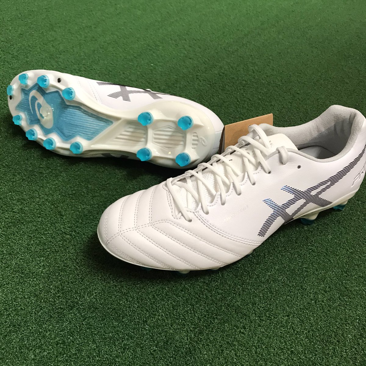 スポーツのニシヒロ 極限まで軽量化されたプロモデル アシックスdsライトx Fly Proが 入荷しました ソールまで肉抜きされた徹底的な軽量化と カンガルー皮革アッパーでアシックスならではの足馴染みの良さを両立したモデル まさにプロ仕様の スポーツのニシヒロ 極限まで軽量化されたプロモデル アシックスdsライトx Fly Proが 入荷しました ソールまで肉抜きされた徹底的な軽量化と カンガルー皮革アッパーでアシックスならではの足馴染みの良さを両立したモデル まさにプロ仕様の