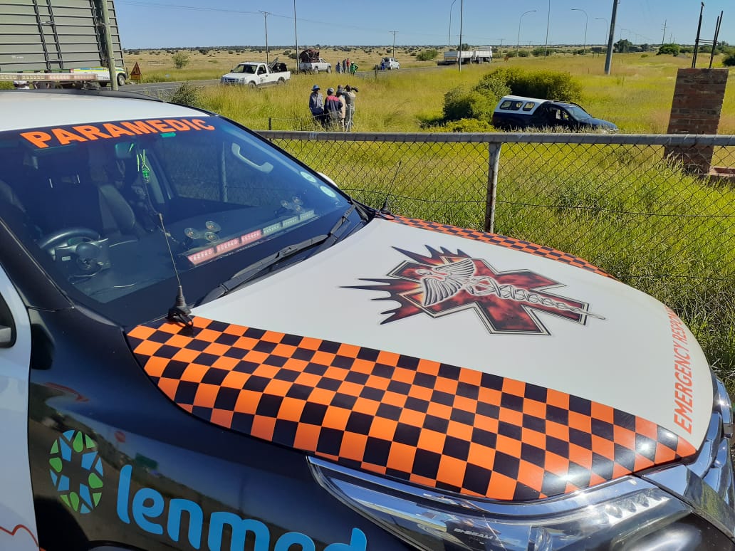 EMER_G_MED's tweet photo. 《Kimberley》#RV11, #A17 & #I02 responded to a collision on the N12 South at the Ritchie crossing. On arrival 8 patients were found to have sustained minor to moderate injuries. EGM transported five patients to a nearby hospital for further care. @_ArriveAlive #whensecondscount https://t.co/oBGmT2bUHP