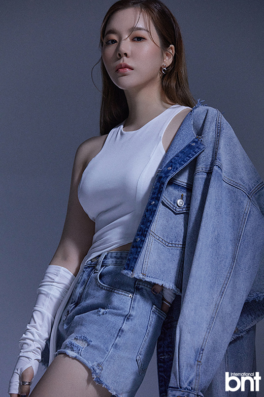 SNSD_0805's tweet photo. 써니 bnt 화보&amp;인터뷰

Interview: https://t.co/DfRb2Bsu2C 

#써니 #Sunny https://t.co/vkaw24G0Vd