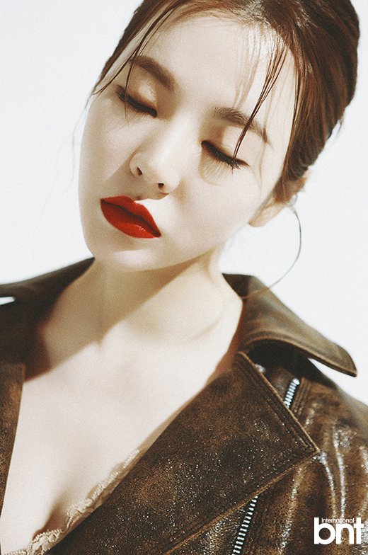 SNSD_0805's tweet photo. 써니 bnt 화보&amp;인터뷰

Interview: https://t.co/DfRb2Bsu2C 

#써니 #Sunny https://t.co/vkaw24G0Vd