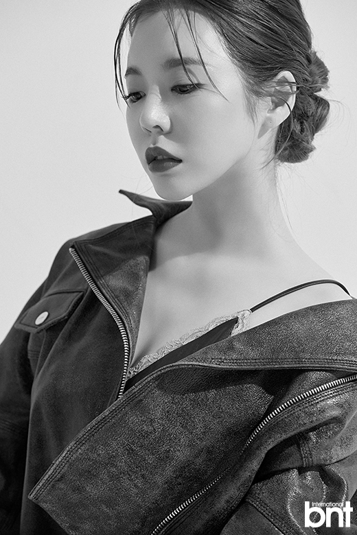 SNSD_0805's tweet photo. 써니 bnt 화보&amp;인터뷰

Interview: https://t.co/DfRb2Bsu2C 

#써니 #Sunny https://t.co/vkaw24G0Vd