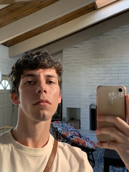 wanna play smash bros? https://t.co/d7zlca8lzn