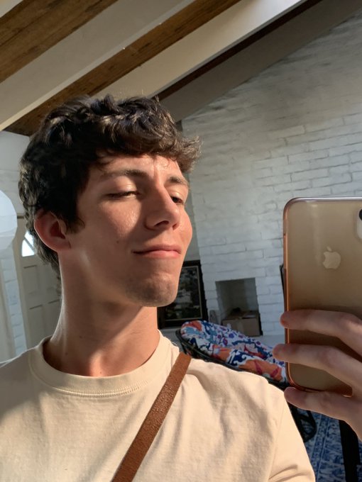 wanna play smash bros? https://t.co/d7zlca8lzn