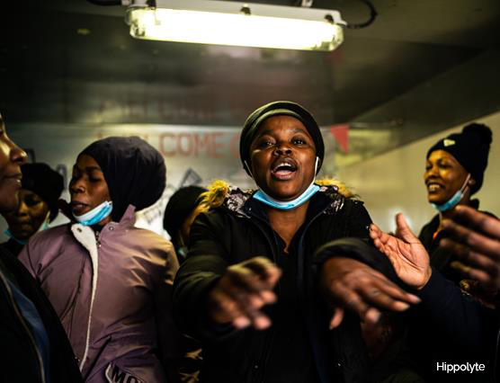 🎶À VOIR "Y’a de quoi te faire confiance, l'Ocean Viking. Tu as sauvé tous nos enfants. Tu nous as sauvés de la noyade" Le chant émouvant des femmes secourues par l’#OceanViking les 21 &amp; 22/01, immortalisé par notre photographe Hippolyte, à ne pas manquer👇youtu.be/21PZ-txM9lQ