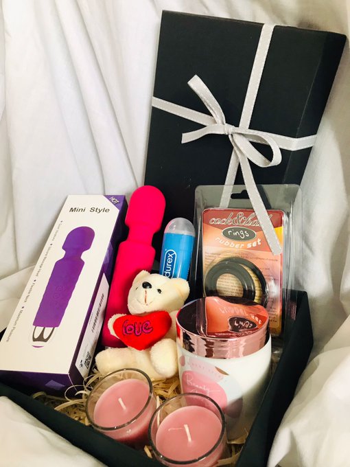 Look what I got spoilt with and I absolutely love it. #ValentinesDay #valentinesdaygift #sexygift #adultspoils<a href="/tag/valentinesday"class="tags"><span>#valentinesday</span></a><a href="/tag/adulttoys"class="tags"><span>#adulttoys</span></a><a href="/tag/valentinesdaygift"class="tags"><span>#valentinesdaygift</span></a><a href="/tag/sexygift"class="tags"><span>#sexygift</span></a>