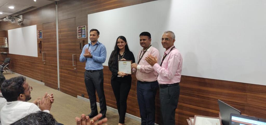 MOFSL_HRConnect's tweet image. Back To Office; Back With Our Trainings; Back With Performance 🤩

#lifeatmofsl #startpositive #backtooffice