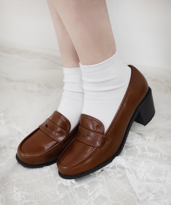 تويتر F I N Tゲートタワーモール店 على تويتر New ヒールローファー F A Brown Camel Black 7 480円 税込 ベーシックなどんなコーデにも使いやすいローファー シンプルでありながら太めのヒールがクラシカルな雰囲気を漂わせ 上品さを与えてくれます