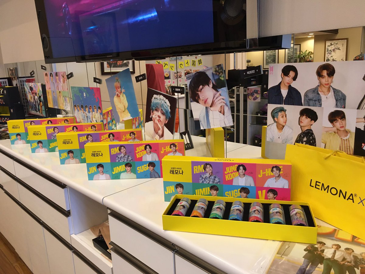 韓流プラザ Army の皆さまにお知らせです Btsのレモナが入荷しました 期限が21年2月17日の為 500円 税別 にて販売です カードなどは付いていませんが 専用のショップ袋付きです 韓流プラザにてお待ちしております Bts