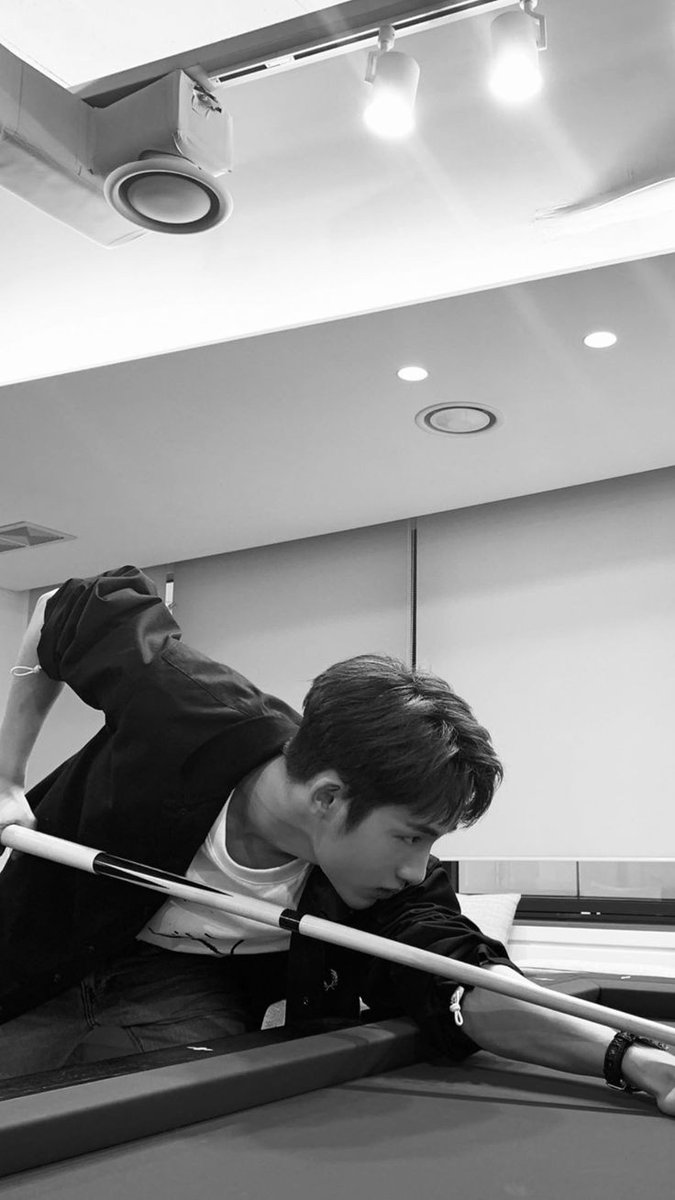 Dong Sicheng radiating college boyfriend vibes ♡— a thread