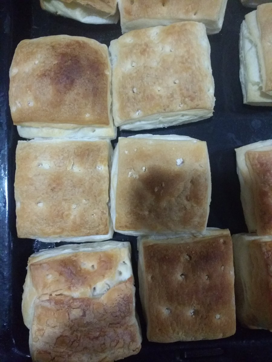 Estos bizcochos me hacen acordar cuando con mis amigos nos colgamos fumando porro hasta las 7 de la mañana esperando a que salgan los bizcochitos de lapana 🤤🤤🤤