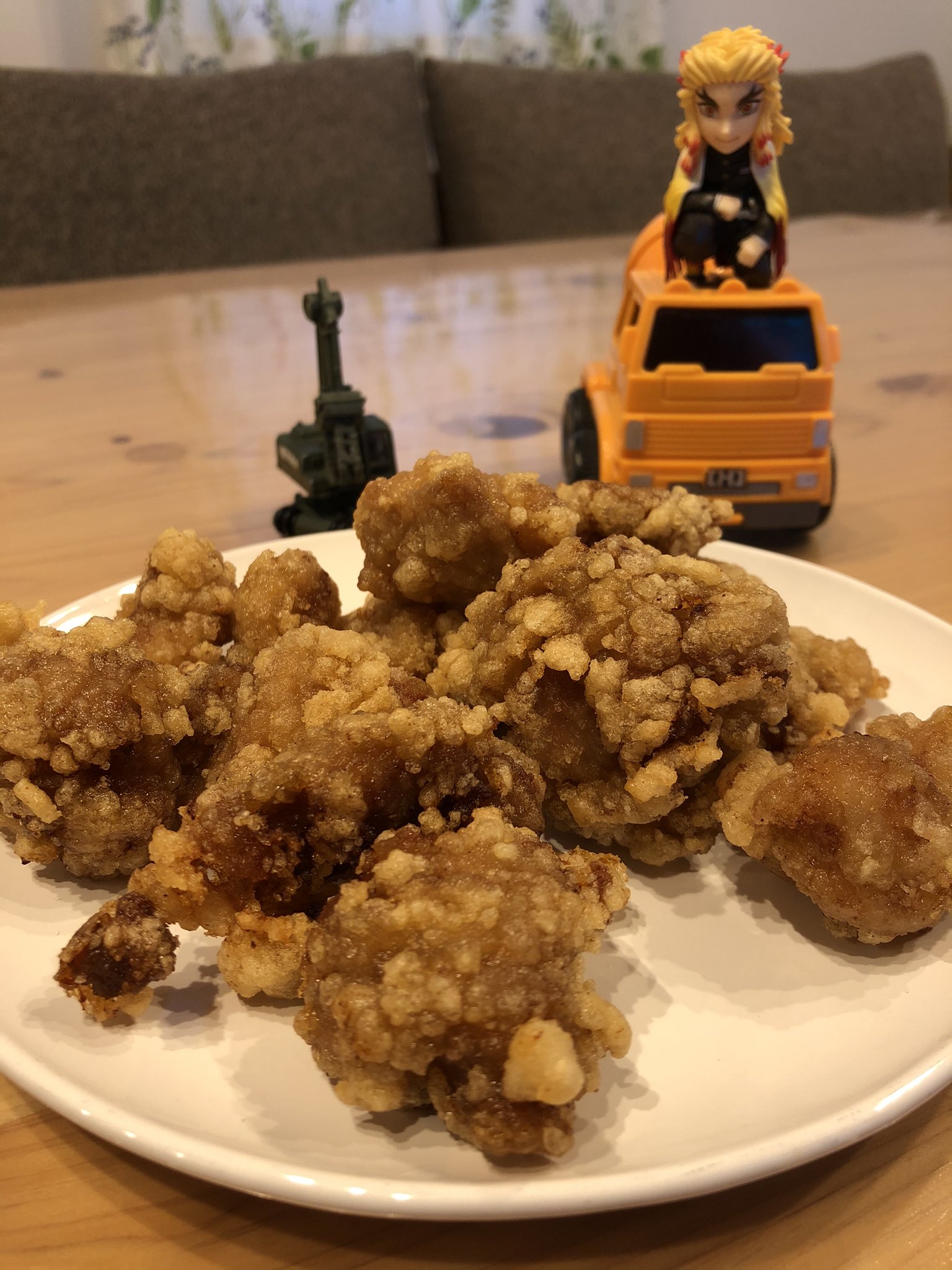 えりぴっぴ 今日はアゲチキさんがアラジン白河店さんに来てました チキ姫さん今日も可愛いくて 一緒に写真撮るのも いただき パシャっと１枚いただきました ありがとうございます うむ 今日のアゲチキもうまい うまい うまい