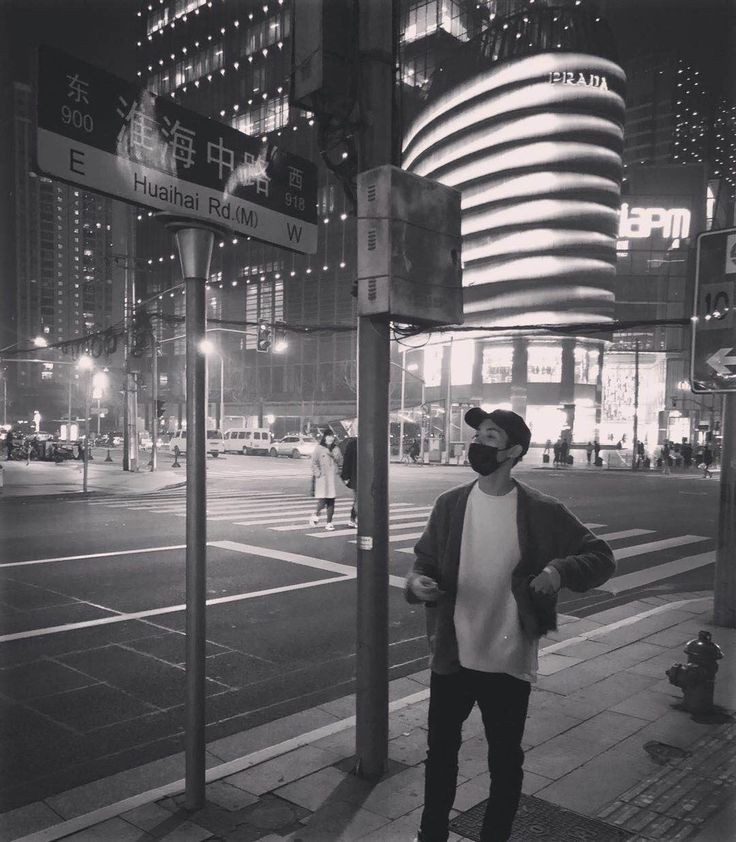 Dong Sicheng radiating college boyfriend vibes ♡— a thread