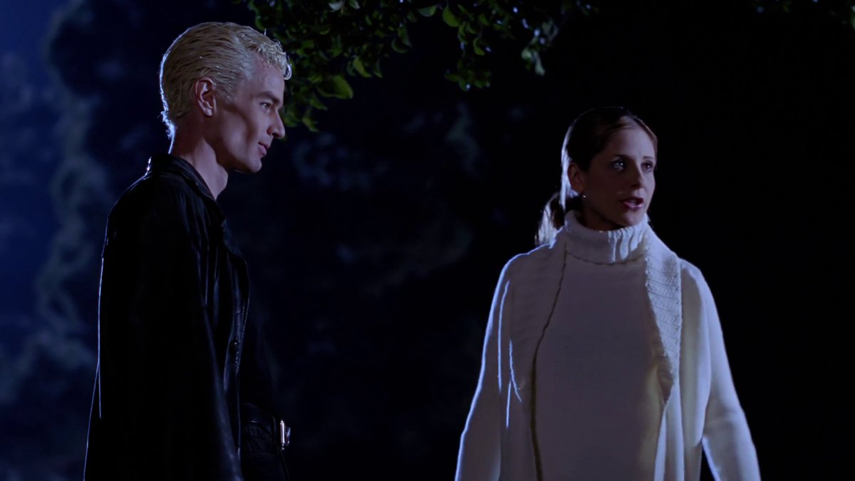 mood : spike looking at buffy with heart eyes