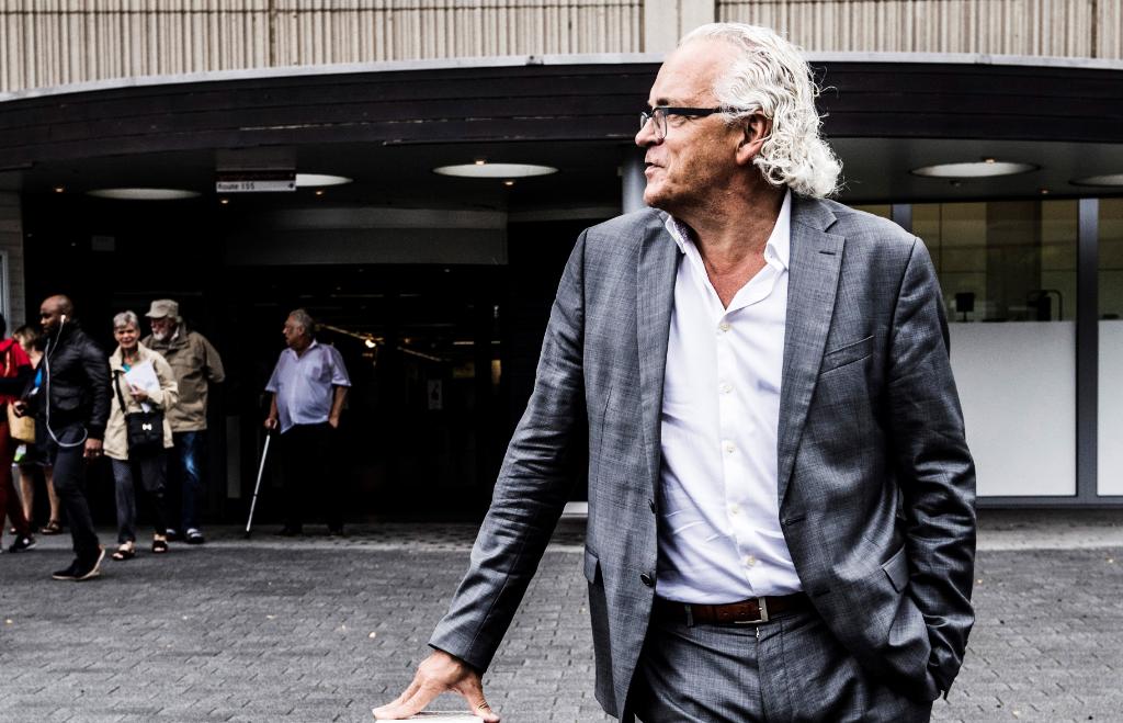 “Alles wat te maken heeft met teleconsultatie en patiëntmonitoring is in rap tempo in de praktijk ingevoerd.” 

Prof. Dr. Marc Noppen, CEO van <a href="/UZBrussel/">ّ</a> over digitalisering en innovatie in tijden van corona: 
to.philips/6018HeVss