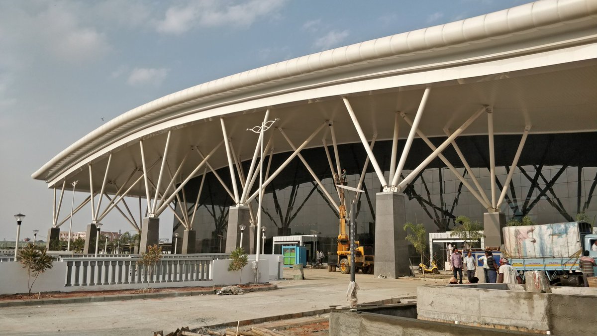 Here are the pics of #Baiyappanhalli New Terminal 

Expected to be inaugurated very soon 

'Sir M VISVESVARAYA TERMINAL' 

#SirMVisvesvaraya #Bengaluru #Railways 

@GMSWR @Tejasvi_Surya
@PiyushGoyal @PCMohanMP
@drmsbc @ChristinMP_TOI @Lolita_TNIE @WFRising @investkarnataka