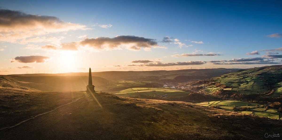 The beautiful Stoodley Pike. In its stunning Yorkshire location overlooking Todmorden, just South of Hebden Bridge.
#exploreyorkshire #visityorkshire #aerialphotography #photography #photooftheday #stoodleypike #hebdenbridge #dronephotography #drone #todmorden #dji #yorkshirepost