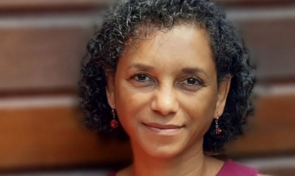 De Oog voor Naasten-methodiek biedt zorgverleners tools om naasten van patiënten in de palliatieve fase goede voor- en nazorg te bieden. In 2020 werd een aanvullende module ontwikkeld. Onze ambassadeur Marcella Tam vertelt hierover. #palliatievezorg publicaties.zonmw.nl/interviewreeks…