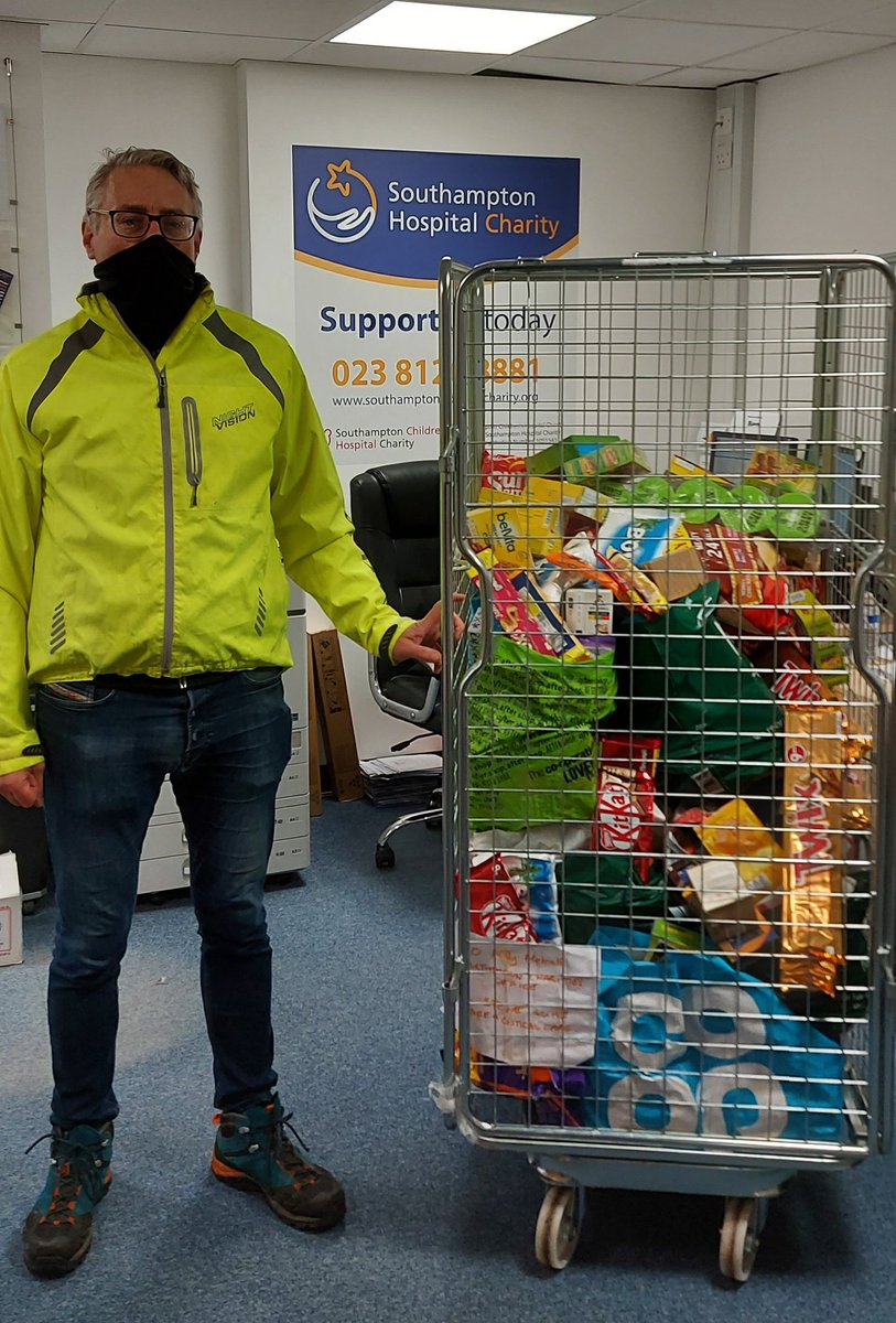 This week's delivery to @charity_shc at the <a href="/UHSFT/">University Hospital Southampton 💙</a>, thanks very much for everyone's donations. ❤ gofund.me/0b127f68 if you can make a donation or dm me for details of treats to drop off for our hard pressed front line nhs workers xx
#nhs #NHSheroes