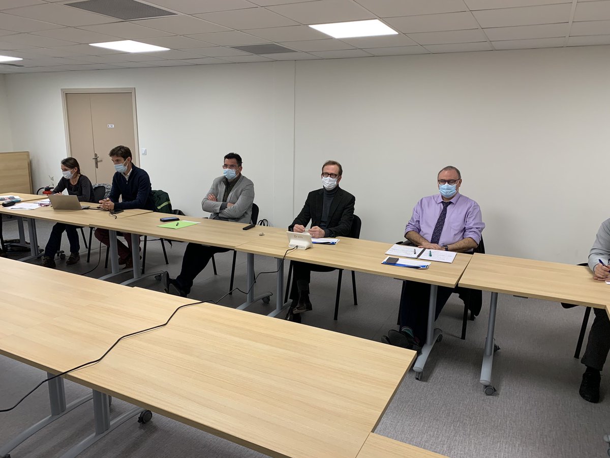 prefet06's tweet photo. Réunion de travail autour du Prefet délégué à la reconstruction @xavierpelletier avec tous les acteurs @MetropoleNCA @AlpesMaritimes #CARF #AgenceEau #RTM #DDTM06 @OFBiodiversite @Smiage06 - analyser ensemble les logiques hydrauliques des rivières, les risques, les protections. https://t.co/sQ7Ps2YmAO