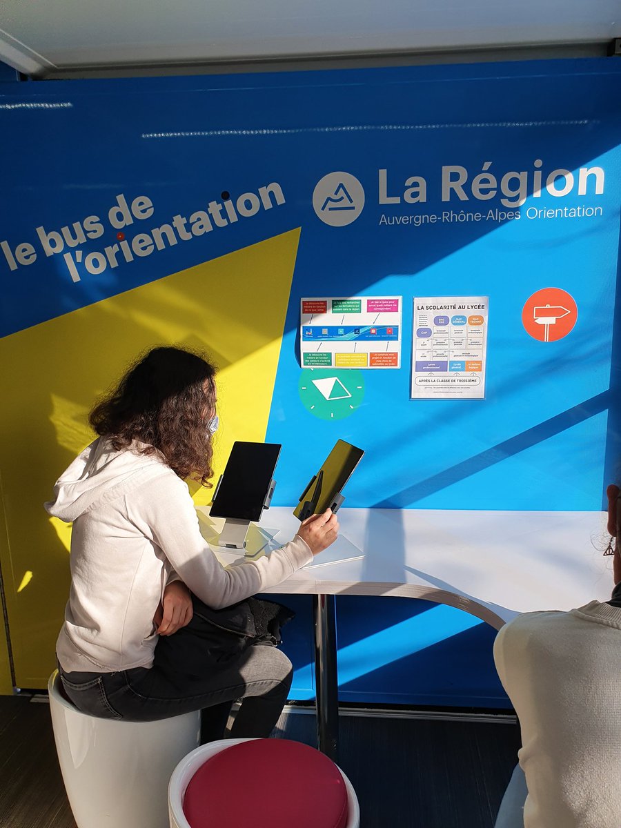 Les 3ème du collège de l'Eyrieux dans le bus de l'orientation. #regionaura