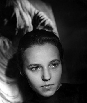 Letnapark's tweet photo. Susanne #Kerckhoff, geb. Harich *5.2.1918 – 15.3.1950 Berlin, Suizid; bekannte Schriftstellerin, Journalistin, Lyrikerin. SAJ, Abitur 1937, Studium, erste Veröffentlichungen, RSK, verhilft Juden zur Flucht, wird das stets zu wenig Widerstand finden. Nach 1945 SPD, 1947 Scheidung. https://t.co/tihFFAgSFj