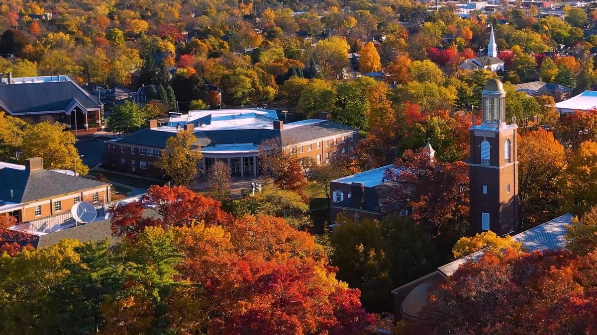 We know Kalamazoo College has one of the most beautiful campuses in Michigan and the Midwest. But have you seen it in fall through a drone? On this snowy day, think milder thoughts of fall and check out this video. 😍🍂 ow.ly/Ng8E50DsgBO