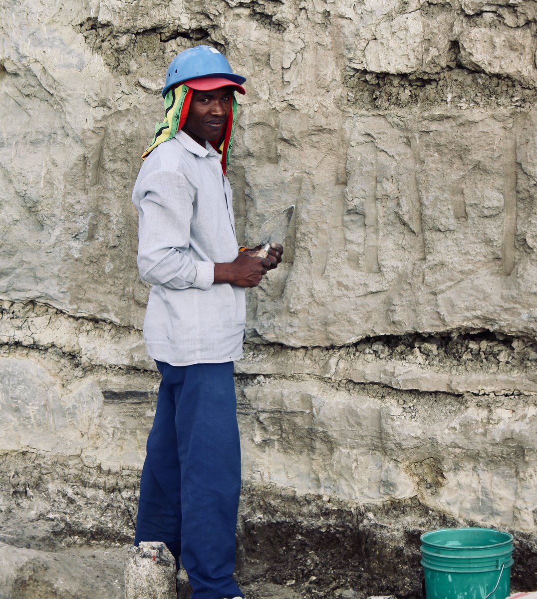 IDEAolduvai's tweet photo. For #FieldWorkFriday our Tanzanian coworkers at some of the Bed I sites! 🇹🇿 https://t.co/PWpIWWEHgg