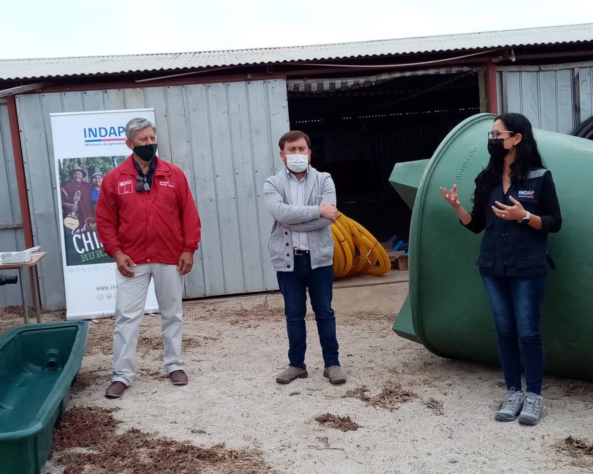 Seremi <a href="/PatricioArayaV1/">Patricio Araya Vargas</a> junto a DR <a href="/INDAPAtacama/">INDAP Atacama</a> <a href="/MarielaHerrer_/">Mariela Herrera</a> y alcalde #Freirina <a href="/cesar_freirina/">Cesar Orellana</a> entregó estanques acumuladores de 3 mil litros a agricultores de #Carrizalillo, mejorando así, la calidad de vida a 25 familias. 
#ElAgroNoPara