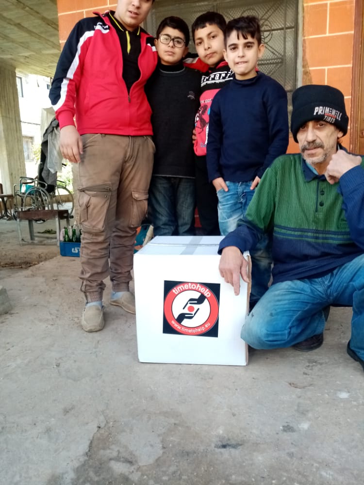 Time_To_Help's tweet photo. Es werden unter Beachtung der dortigen Corona-Einschränkungen Menschen Lebensmittelpakete und Spenden überreicht. Vielen Dank!
https://t.co/TiOedhUmRR
Bank für Sozialwirtschaft
IBAN DE18550205000008637900
https://t.co/0anPtjJHql
#libanon #timetohelpde #Lebensmittelpakete https://t.co/2RTL3RfkR9