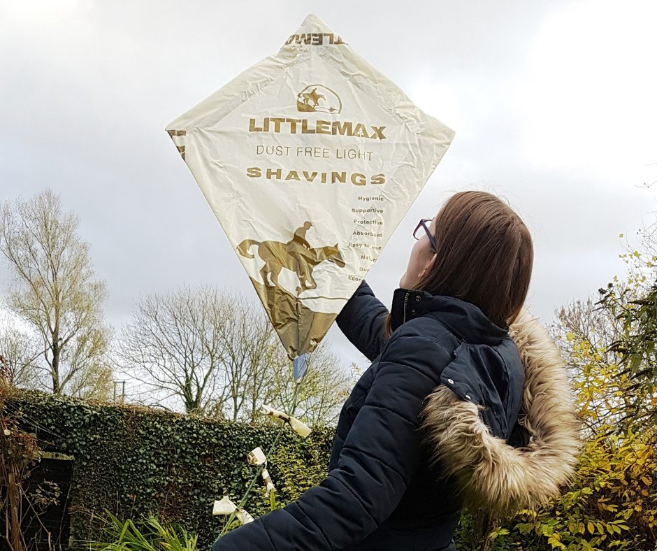 BedmaxShavings's tweet photo. Did you know it is national #KiteFlyingDay today?
Get creative and make your own kite out of one of our bale bags!
Give us a thumbs up if you like our #Littlemax one! https://t.co/cEhTuMifpI