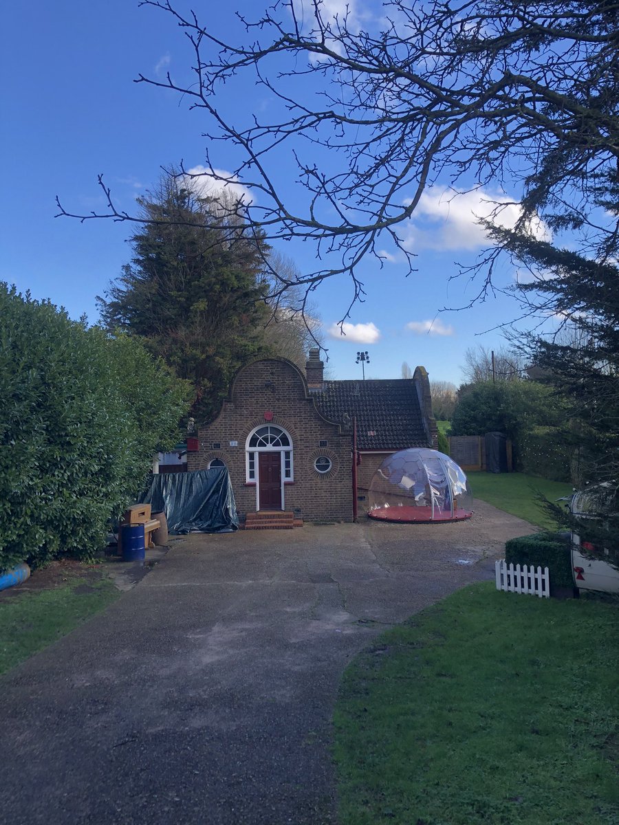 Me and <a href="/stephenashtonn/">stephen ashton :)</a> went on an adventure today to find the <a href="/taskmaster/">Taskmaster</a> house 🏡 <a href="/AlexHorne/">Alex Horne</a> <a href="/gdavies/">Gyimah Davies</a>