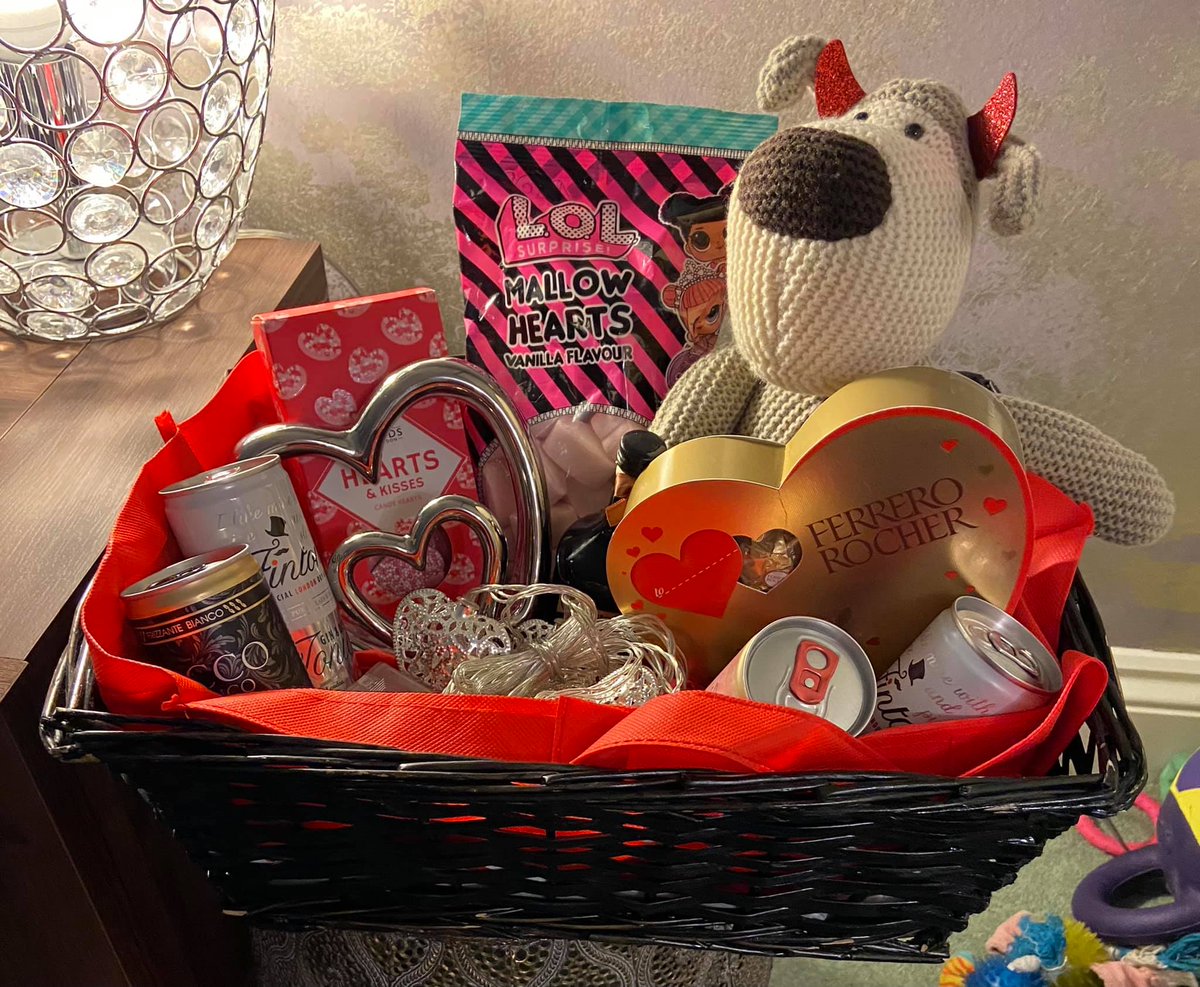 ❤️WOULD YOU LIKE TO WIN A VALENTINE'S HAMPER AND HELP RAISE FUNDS FOR DCCF - A LOCAL CANCER CHARITY🌹 

Treat yourself, loved one or both of you to this gorgeous Valentine's Day hamper, which comes in a lovely wicker basket  wrapped in cellophane. 🎁