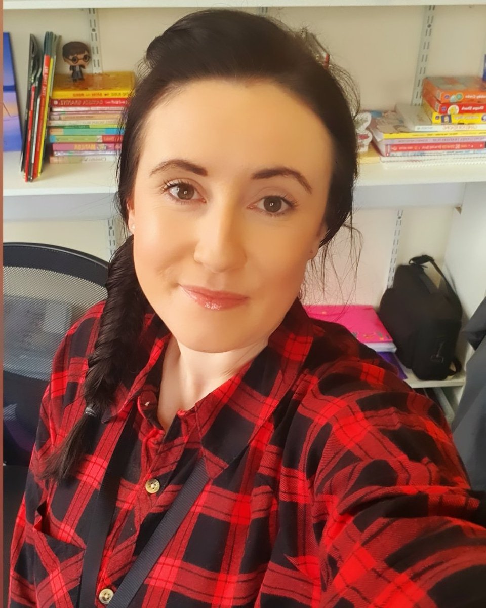 Wearing red in support of #earlyyears Contemporary Ireland depends on our early childhood educators...make 2021 the year we, as a country, recognise that! Recognition, respect, renumeration. #valueearlyyears  #ecechatie #valueearlychildhoodeducators #valueearlychildhoodeducation