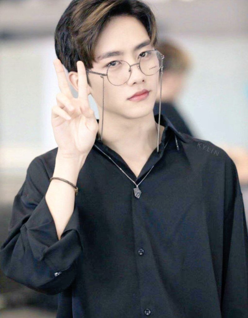 cheng4lu12's tweet photo. I am lucky to meet you, and I am happy to like you every day 🖤💛
@gunnapatn @Mmarksiwat 
#magusMG 
#magusMG2ndanniversary 
cr：logo https://t.co/PLk3tz8wry